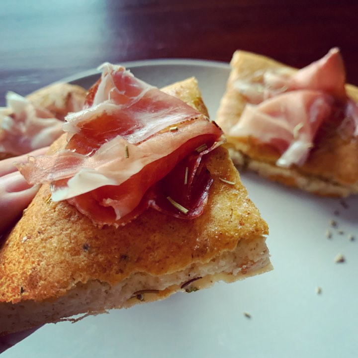 Ketosnackbrood met parmaham